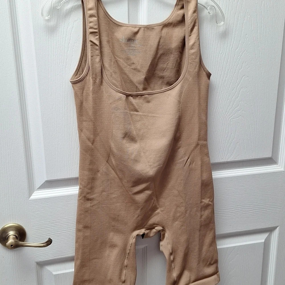 Q women's Cacique solid beige stretch plus size body shaper 18/20
